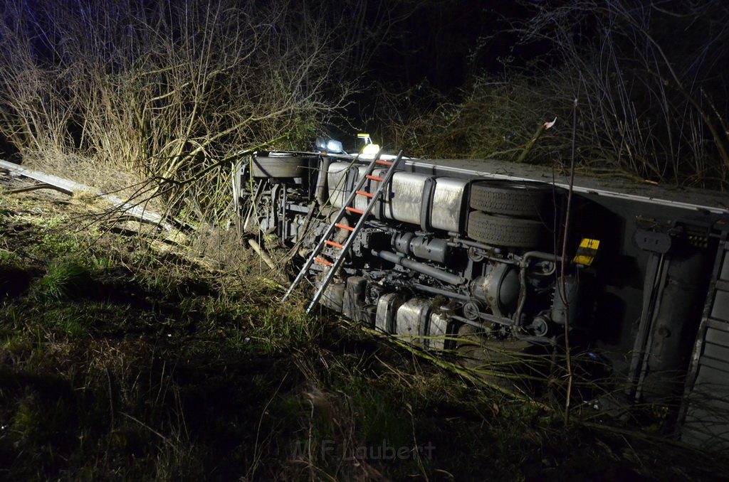 VU LKW umgestuerzt A 3 Rich Frankfurt AS Koenigsforst P156.JPG - Miklos Laubert